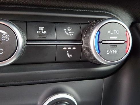 Used 2024 Alfa Romeo Stelvio Veloce image 25