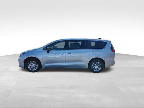 New 2026 Chrysler Pacifica Select FWD image 9