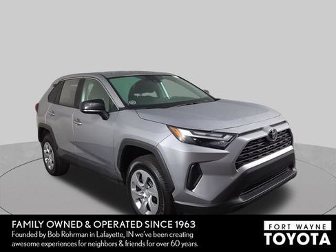 Used 2024 Toyota RAV4 LE AWD/4WD image 4