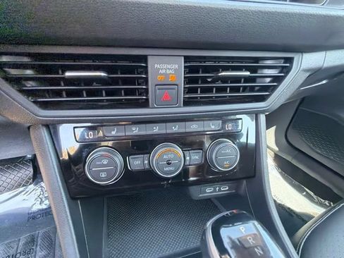 Used 2024 Volkswagen Jetta SE FWD image 25