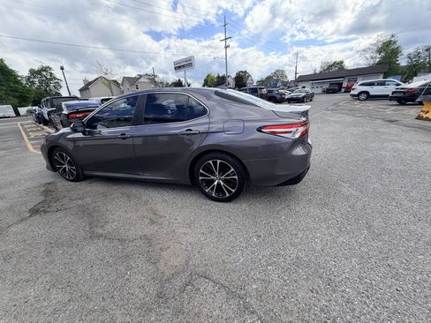 Used 2021 Toyota Camry LE image 27