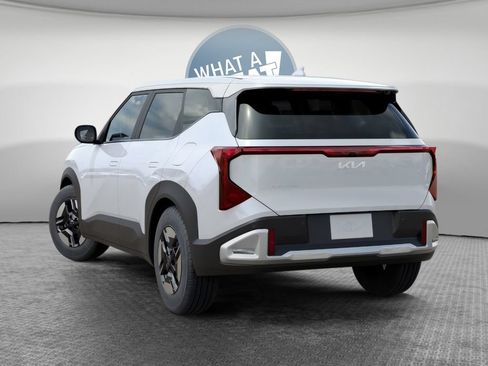New 2027 Kia Seltos LX FWD image 4