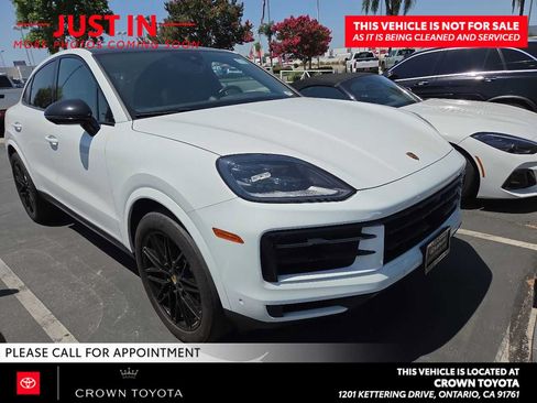 Used 2024 Porsche Cayenne S AWD/4WD image 2