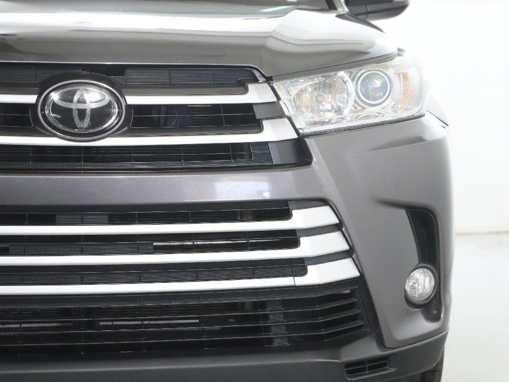 Used 2019 Toyota Highlander XLE FWD image 7