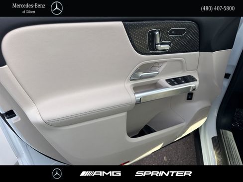 Used 2026 Mercedes-Benz GLB 250 image 10