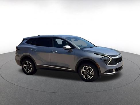 Used 2025 Kia Sportage LX image 2