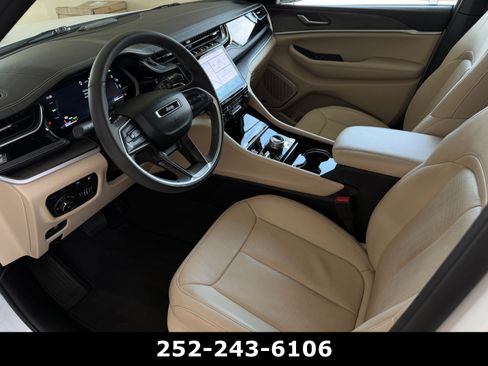 Used 2022 Jeep Grand Cherokee Limited 4xe w/ Luxury Tech Group II AWD/4WD image 9