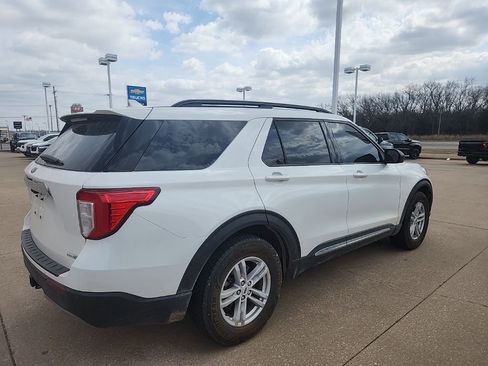 Used 2020 Ford Explorer XLT w/ Equipment Group 202A image 4