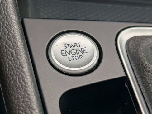 Used 2025 Volkswagen Jetta SE FWD image 28