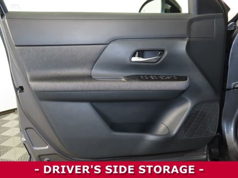 Certified 2025 Nissan Kicks SV w/ Charging Package image 5