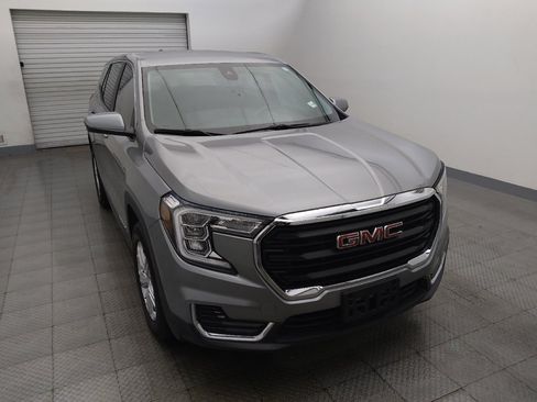 Used 2024 GMC Terrain SLE FWD image 14