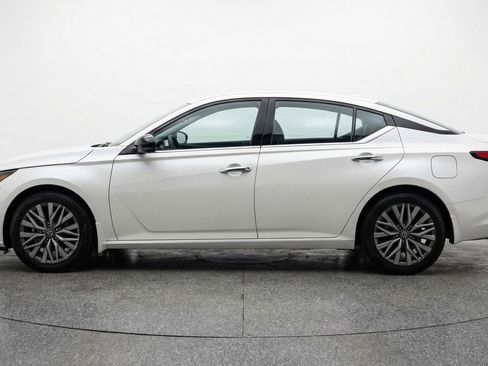 Used 2025 Nissan Altima 2.5 SV image 5