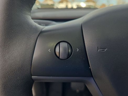 Used 2023 Tesla Model Y Long Range image 27