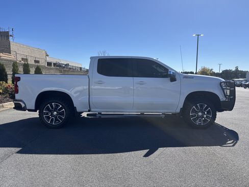 Used 2022 Chevrolet Silverado 1500 LT image 11