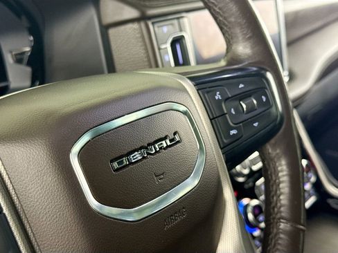 Used 2022 GMC Yukon XL Denali w/ Denali Premium Package image 19