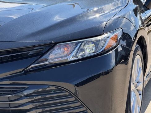 Used 2020 Toyota Camry LE image 9