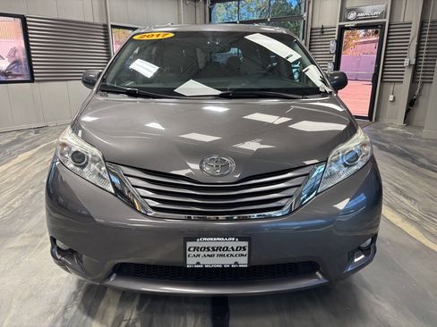 Used 2017 Toyota Sienna XLE image 42