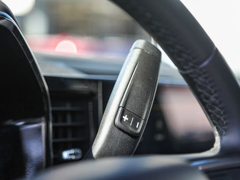 Used 2024 Chevrolet Silverado 2500 LT image 9