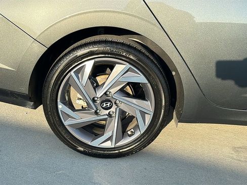 Certified 2025 Hyundai Elantra SEL image 17