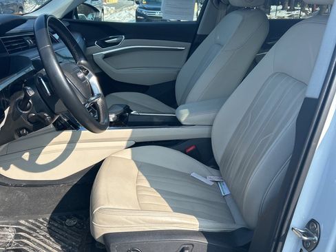 Used 2022 Audi e-tron Premium Plus w/ Premium Plus Package image 11
