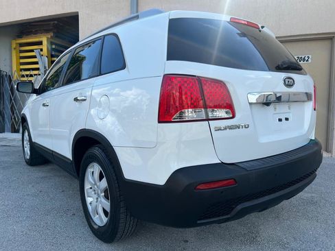 Used 2013 Kia Sorento LX w/ Convenience Pkg FWD image 12