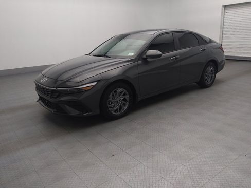 Used 2024 Hyundai Elantra SEL image 2
