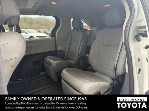 Used 2023 Toyota Sienna Limited FWD image 9