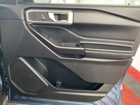 Used 2020 Ford Explorer XLT w/ Equipment Group 202A AWD/4WD image 7