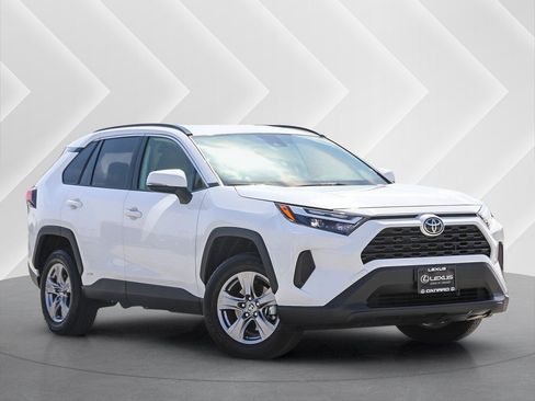 Used 2025 Toyota RAV4 XLE AWD/4WD image 1