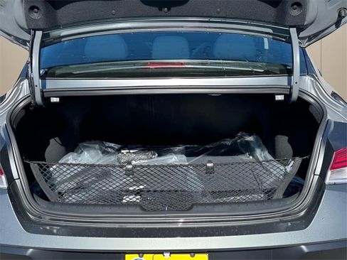 New 2025 Hyundai Elantra Limited image 12