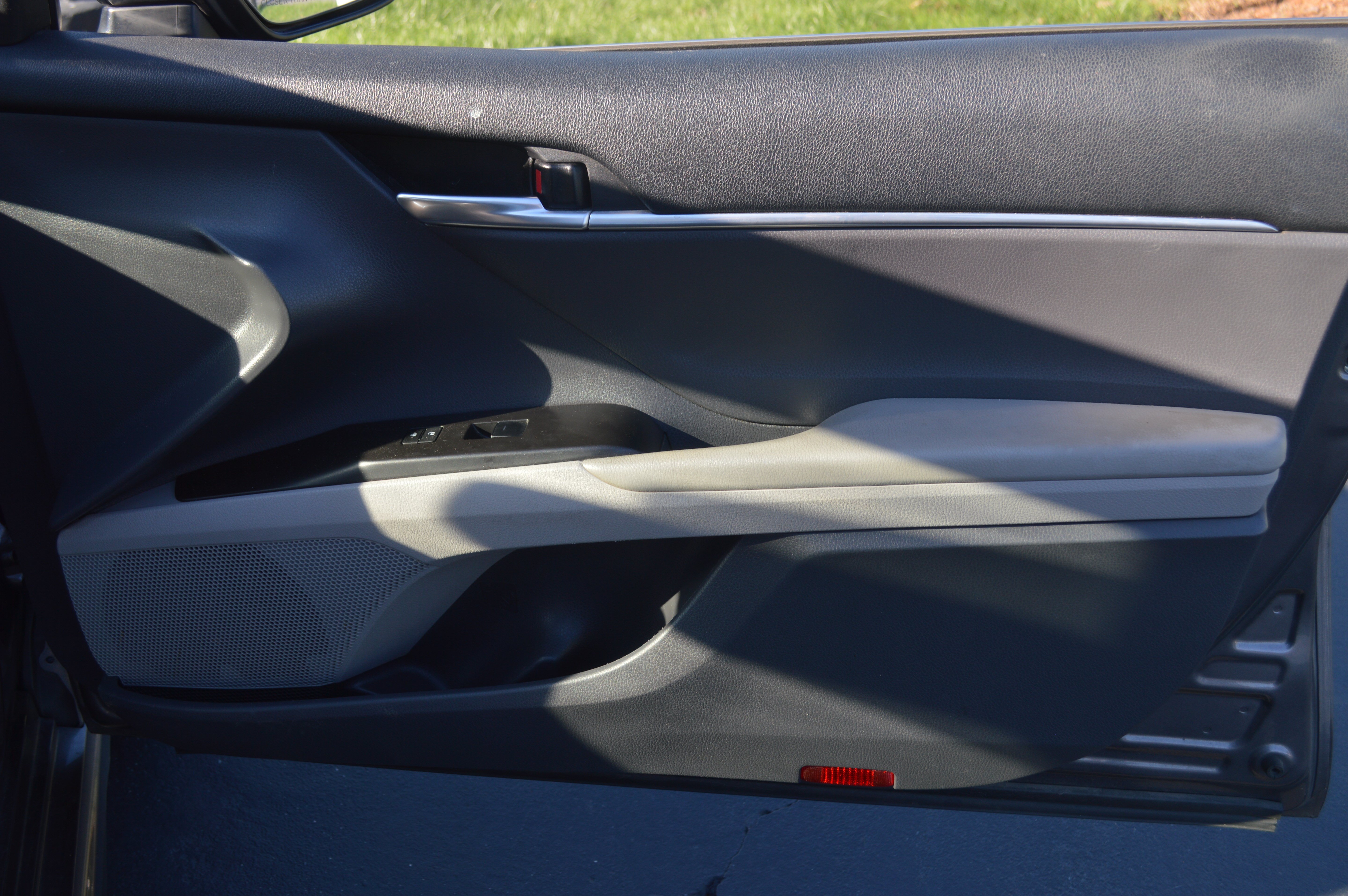 Used 2021 Toyota Camry SE w/ Convenience Package FWD image 33
