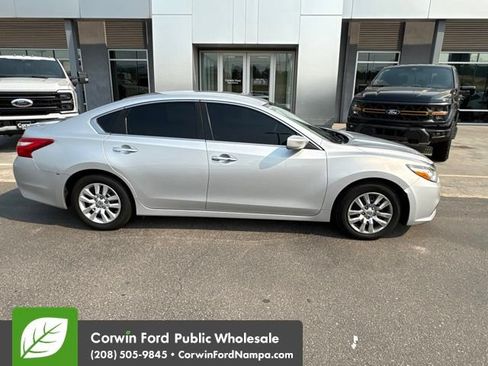 Used 2016 Nissan Altima 2.5 S w/ Power Driver Seat Package FWD image 2