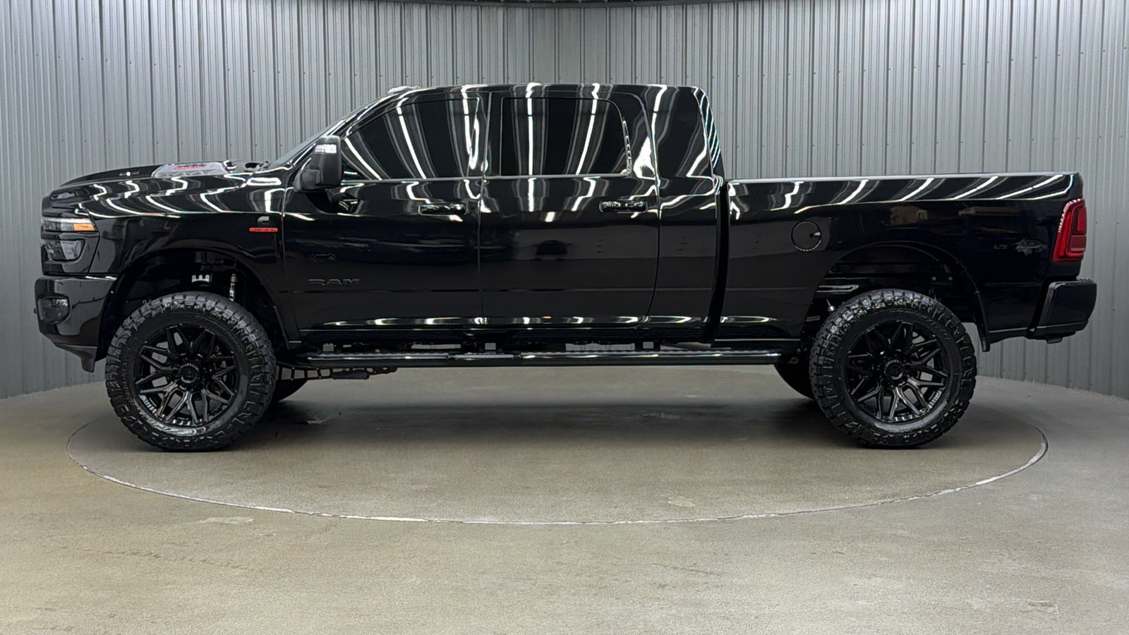 Used 2025 RAM 2500 Laramie w/ Night Edition AWD/4WD image 2