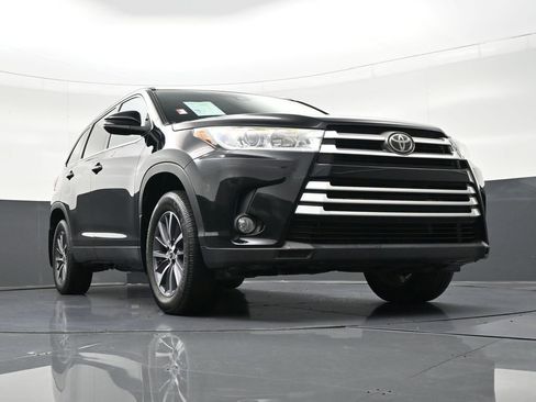 Used 2019 Toyota Highlander XLE image 30