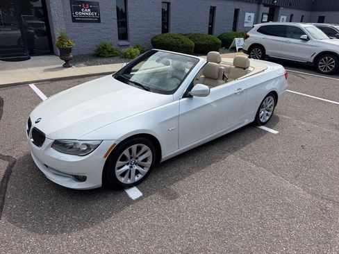 Used 2012 BMW 328i Convertible RWD image 4