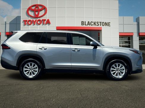 Certified 2025 Toyota Grand Highlander FWD image 2