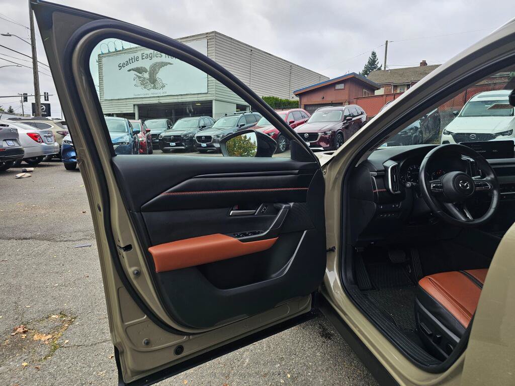 Used 2023 MAZDA CX-50 Meridian Edition w/ Apex Package AWD/4WD image 19