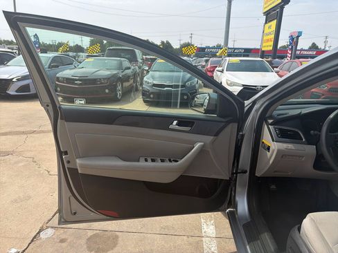 Used 2015 Hyundai Sonata SE w/ Option Group 09 FWD image 12