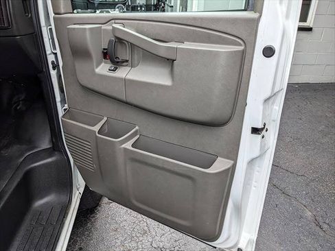 Used 2022 GMC Savana 2500 RWD image 16