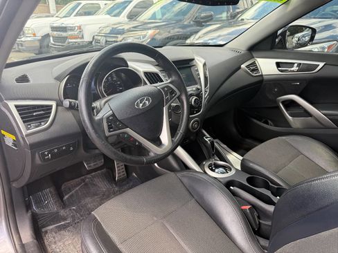 Used 2013 Hyundai Veloster w/ Style Pkg image 14