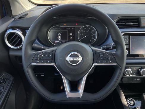 Used 2023 Nissan Versa SV image 12