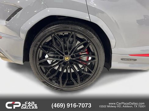 Used 2025 Lamborghini Urus SE AWD/4WD image 32