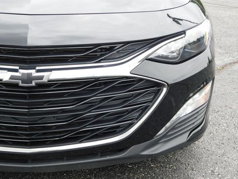 Used 2023 Chevrolet Malibu LT w/ Midnight Edition FWD image 9