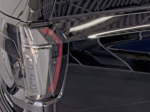 New 2026 Chevrolet Suburban Premier w/ Sun And Tow Package AWD/4WD image 15