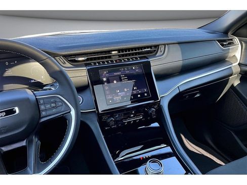 New 2026 Jeep Grand Cherokee L 4WD image 8