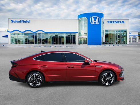 Used 2024 Hyundai Sonata SEL w/ Convenience Package FWD image 2