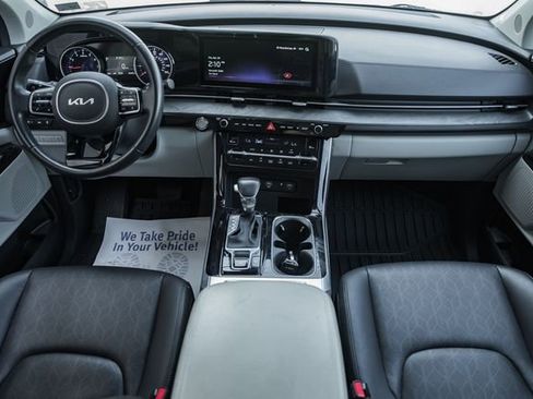 Used 2024 Kia Carnival EX FWD image 23