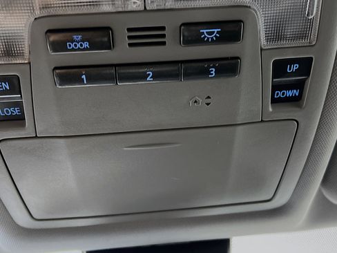 Used 2017 Toyota Highlander XLE image 22