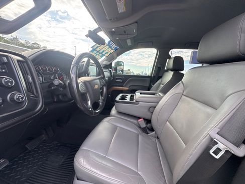 Used 2019 Chevrolet Silverado 2500 LTZ AWD/4WD image 11