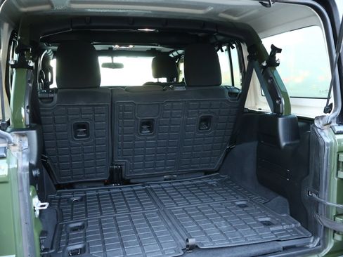 Used 2021 Jeep Wrangler Unlimited Sport image 19